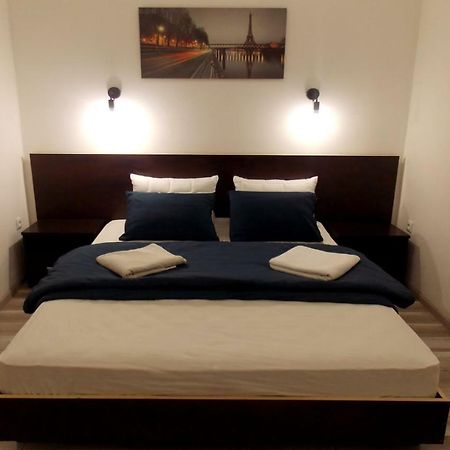 Apartment At Teodora Sqr ลวีฟ ภายนอก รูปภาพ